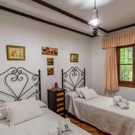 Villa Spacious With Private Pool In Villamartin (Cadiz)