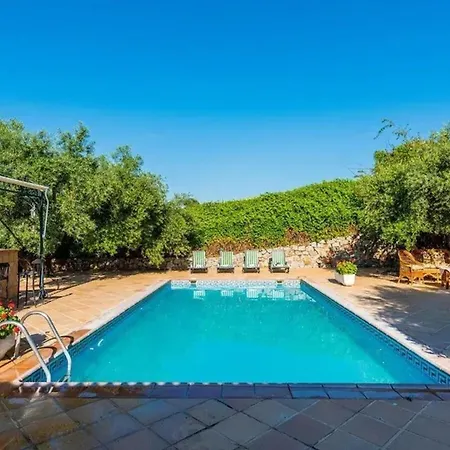 Villa Spacious With Private Pool In