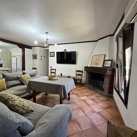 Villa Spacious With Private Pool In *