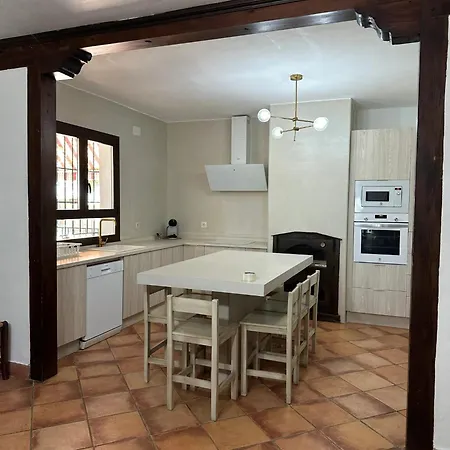 Spacious With Private Pool In Villa Villamartin (Cadiz)