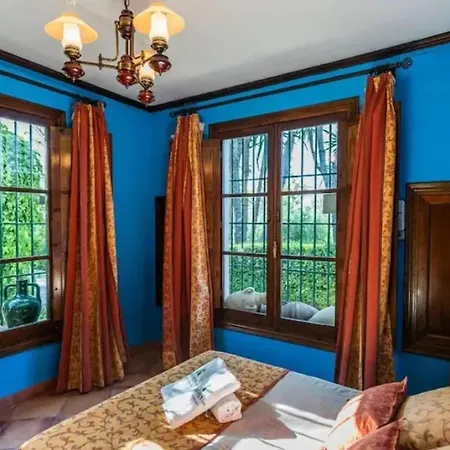 Spacious With Private Pool In *
